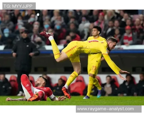 欧冠激战：利物浦险胜本菲卡乌龙球引发争议与热议